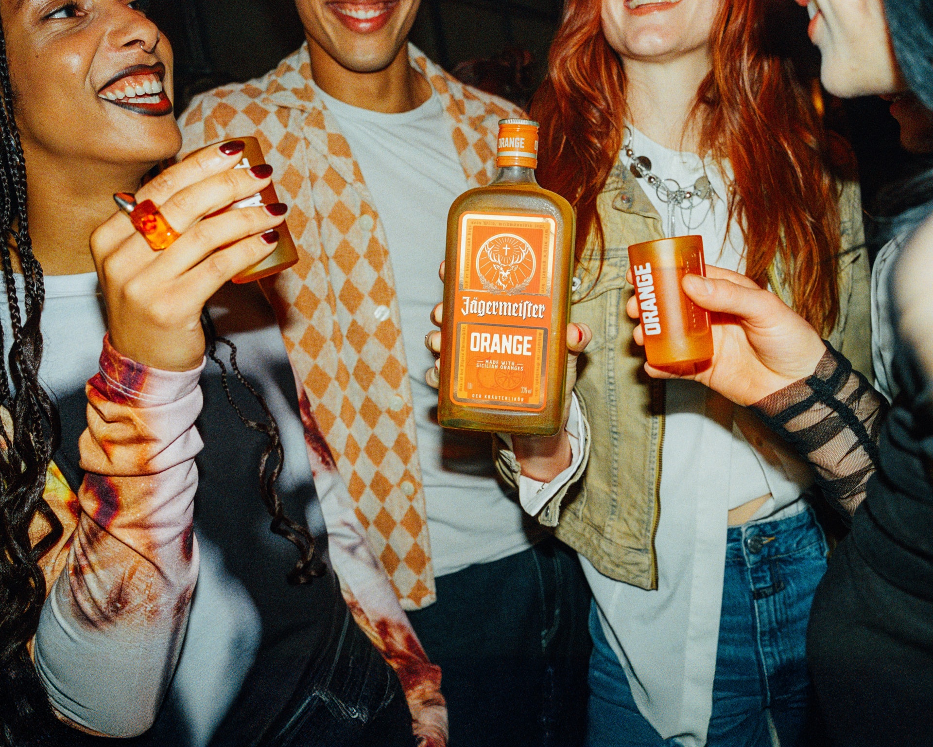 Jägermeister ORANGE mit Personen inklusive Shotgläsern Jägermeister ORANGE mit Personen inklusive Shotgläsern