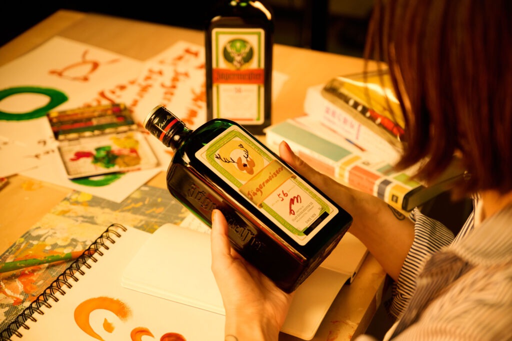 Mayumi Yamase interpretiert das Jägermeister Label neu